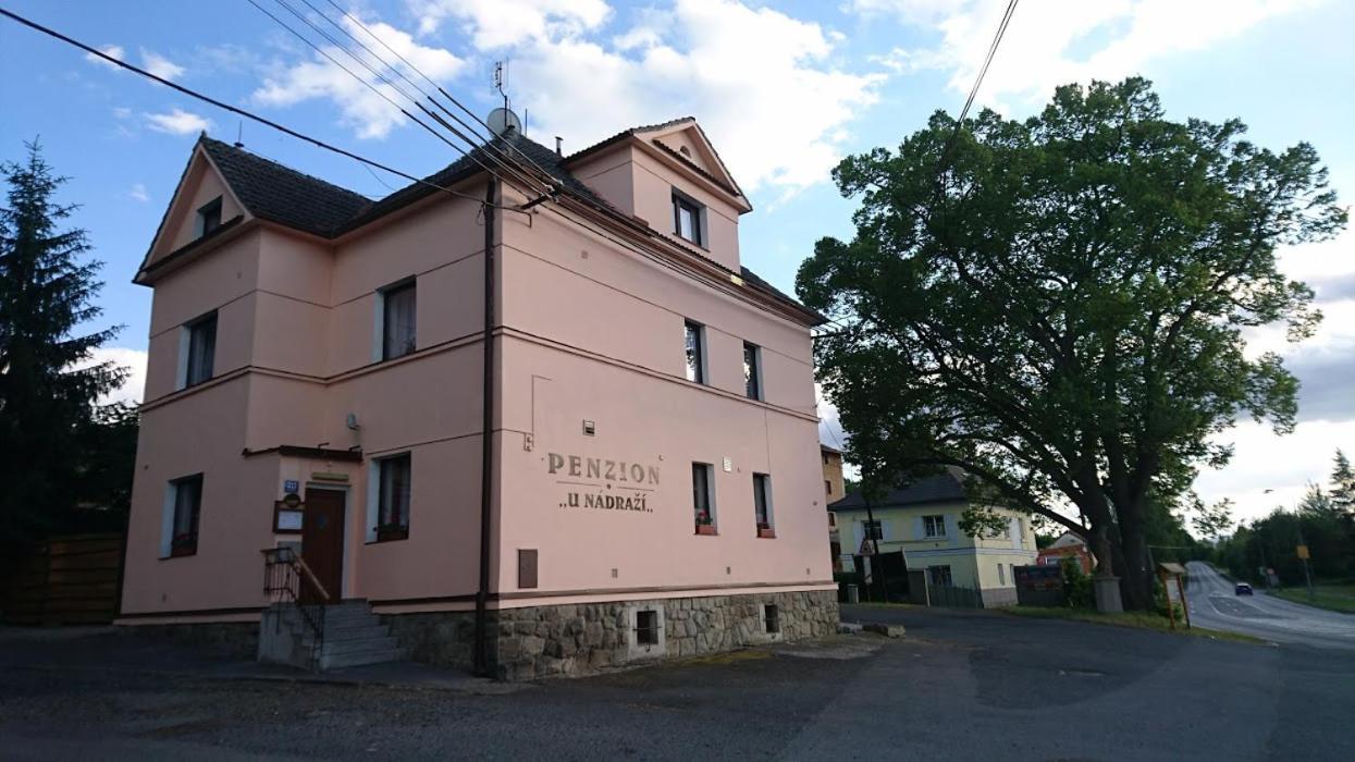 Penzion "U Nadrazi" Horšovský Týn Bagian luar foto
